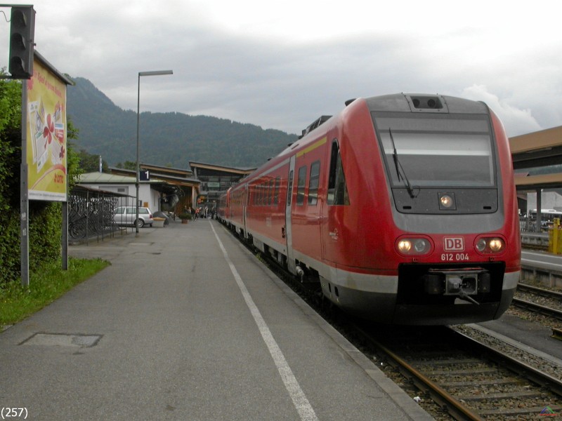 Bahn 257.jpg - Ein Triebzug BR 612 mit Neigetechnik - RegioSwinger - steht in Oberstdorf bereit.
